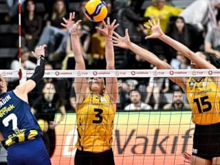 Fenerbahçe, VakıfBank'ı mağlup etti