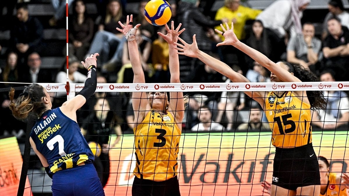 Fenerbahçe, VakıfBank'ı mağlup etti