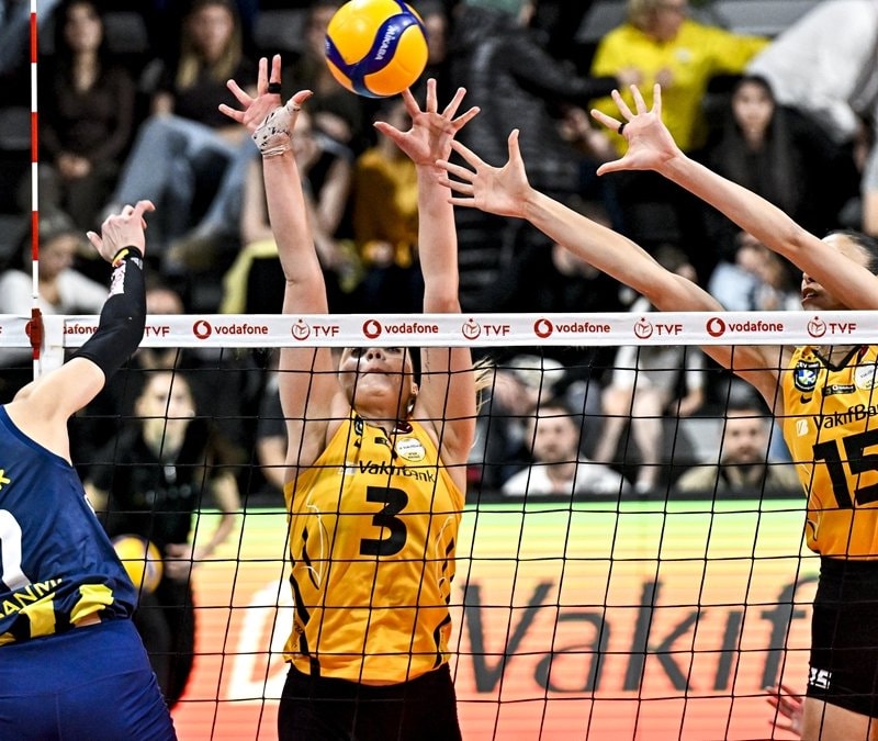 Fenerbahçe, VakıfBank'ı mağlup etti