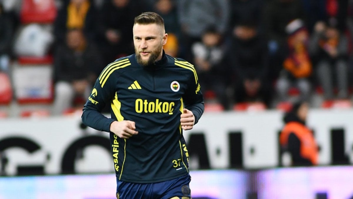 Fenerbahçe'de Milan Skriniar, ikinci yarıya çıkamadı