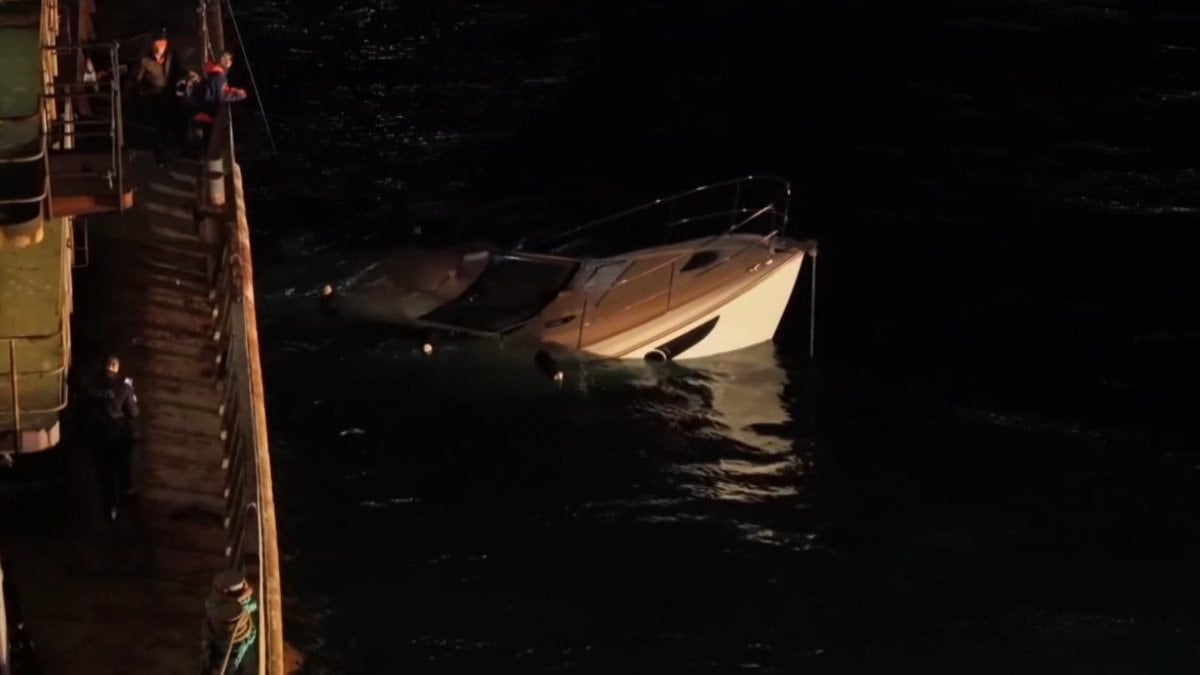 İstanbul'da gemiye çarpan tekne battı: 5 kişi kurtarıldı