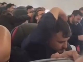 Havada panik anları: Üçüncü denemede başarıyla iniş yaptı