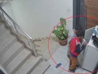 Hatay'da çalınan ayakkabılarının peşine düştü: Hırsızların evinde onlarcasıyla karşılaştı