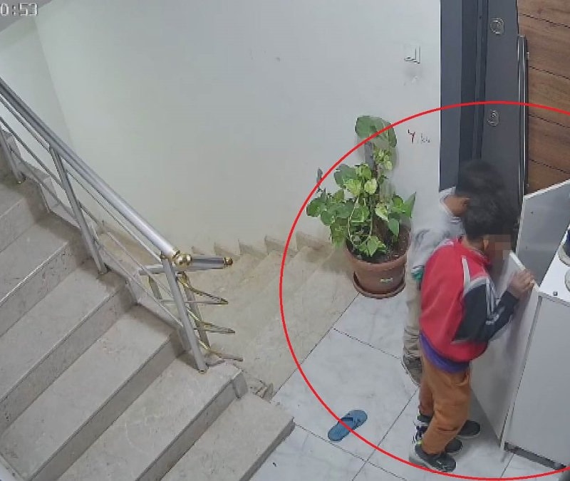 Hatay'da çalınan ayakkabılarının peşine düştü: Hırsızların evinde onlarcasıyla karşılaştı