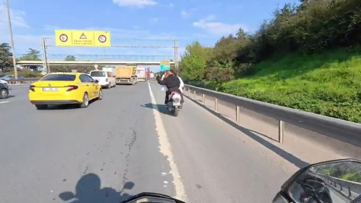 İstanbul'da motosiklet sürücüsü arkadan oturan kadının saçını çekince ölümden döndüler