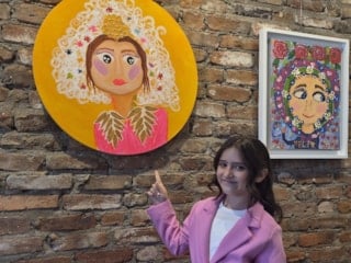 9 yaşındaki minik ressamdan ilk kişisel sergi: 31 eser sanatseverlerle buluştu