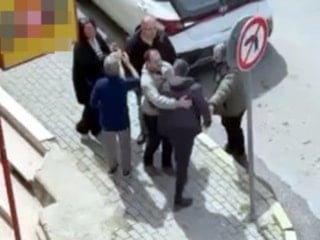 İstanbul'da ters yönde ilerledi: Tepki gösteren mahallelinin üzerine yürüdü