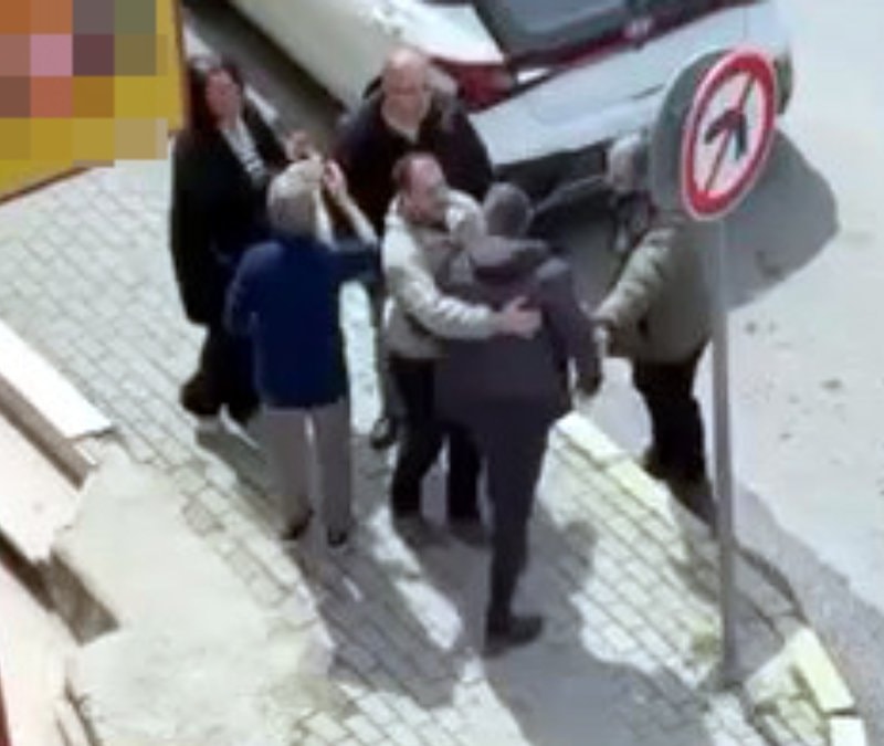 İstanbul'da ters yönde ilerledi: Tepki gösteren mahallelinin üzerine yürüdü