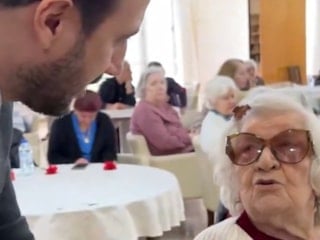 Abdullah Özdemir'den huzurevi ziyareti: Yaşlı kadın Cumhurbaşkanı Erdoğan anısını anlattı