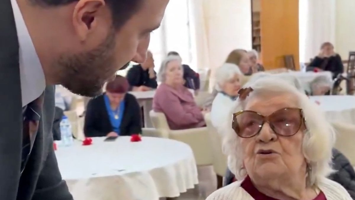 Abdullah Özdemir'den huzurevi ziyareti: Yaşlı kadın Cumhurbaşkanı Erdoğan anısını anlattı