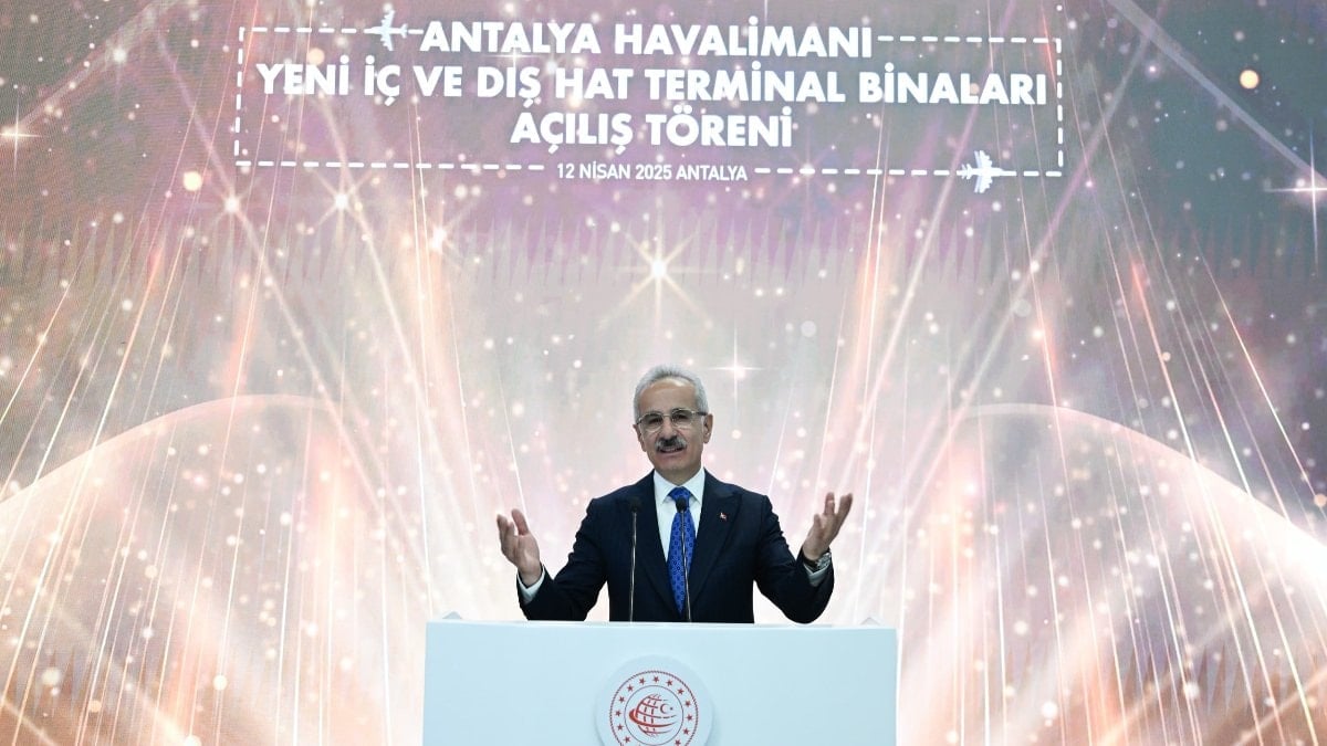 Abdulkadir Uraloğlu: Antalya Havalimanımızın yıllık yolcu kapasitesini 82 milyona yükselttik
