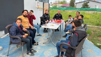 Osmaniye’de özel öğrencilerden polislere çiçekli sürpriz