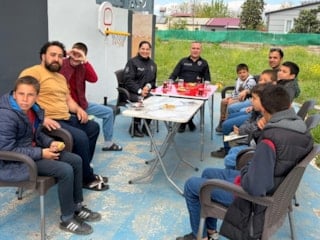 Osmaniye’de özel öğrencilerden polislere çiçekli sürpriz