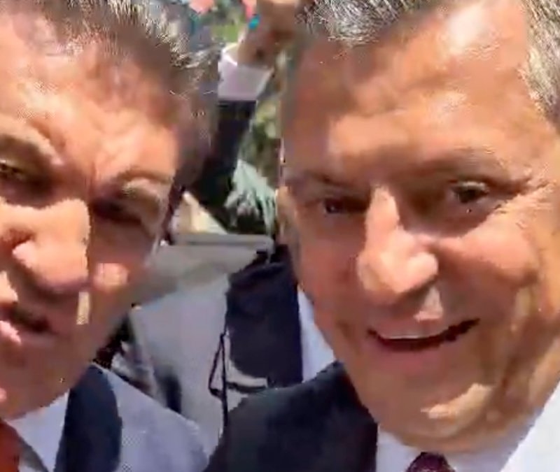 Özgür Özel ile Mustafa Sarıgül’ün mesir macunu dağıttığı görüntüler gündem oldu