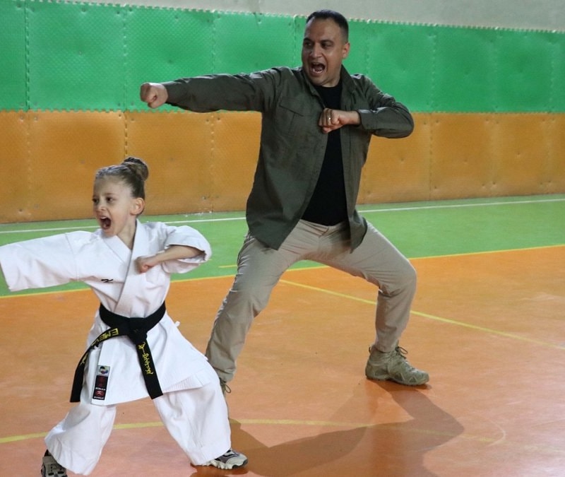 Elazığ'da polis antrenör, ringde geleceği inşa ediyor