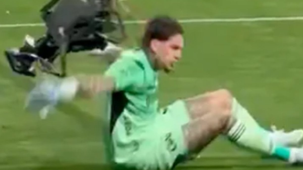 Ederson, kameraya vurduğu anlar gündem oldu