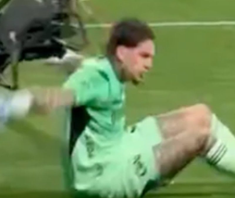 Ederson'un kameraya vurduğu anlar gündem oldu