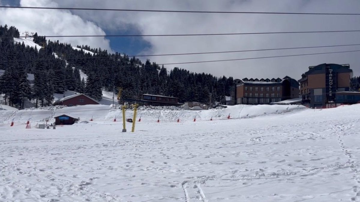 Uludağ’da kar zirvede, ziyaretçi dipte