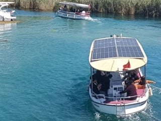 Azmak Nehri’nde bahar yoğunluğu: Tekneler peş peşe turda