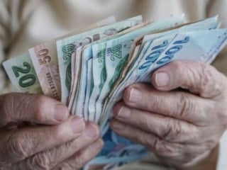 Halkbank'tan emekliye nisan ayı piyangosu: İşte yeni promosyon tutarı