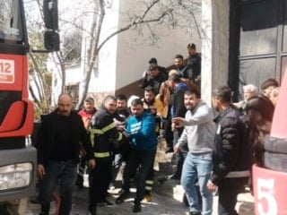 Tokat'ta komşusunu kurtarmak isterken yangının ortasında kaldı