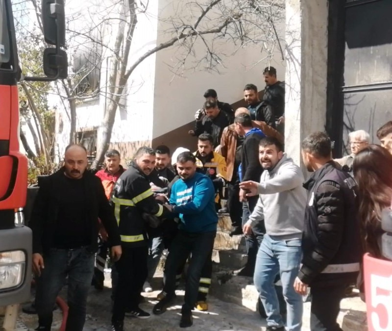 Tokat'ta komşusunu kurtarmak isterken yangının ortasında kaldı