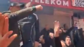 Kocaelispor Başkanı, Galatasaray'a yapılan küfürlü tezahürata eşlik etti