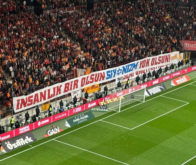 Galatasaray taraftarı İsrail'i protesto etti