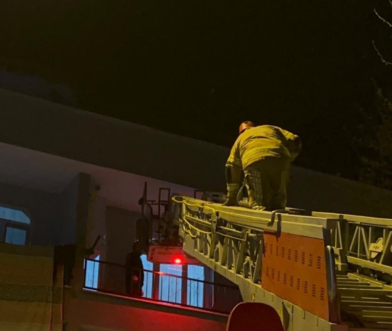 Bursa'da evde mahsur kalan 72 yaşındaki kadını itfaiye kurtardı