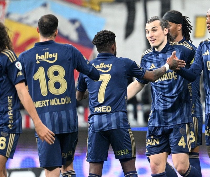 Fenerbahçe'den Galatasaray'ın puan kaybı sonrası paylaşım!