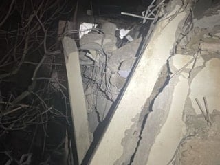 Siirt’te metruk bina çöktü