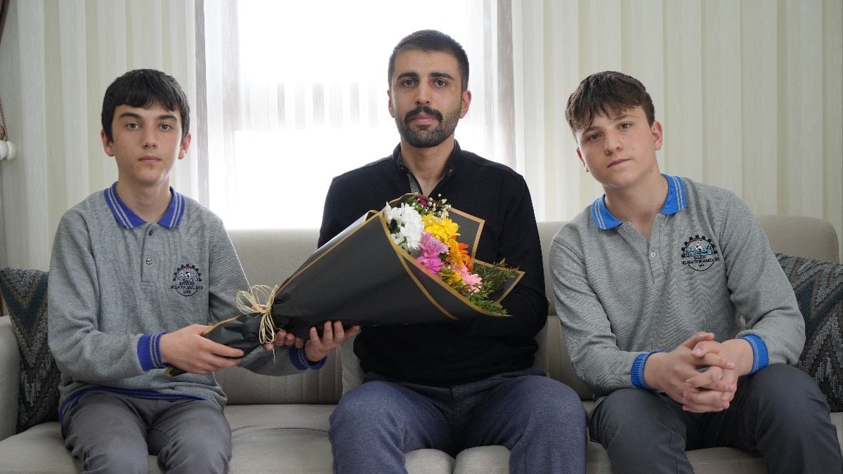 Bayburtlu kahraman komisere öğrencilerden anlamlı ziyaret