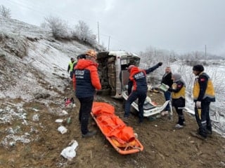Artvin’de ambulans uçuruma yuvarlandı: 1 ölü 4 yaralı