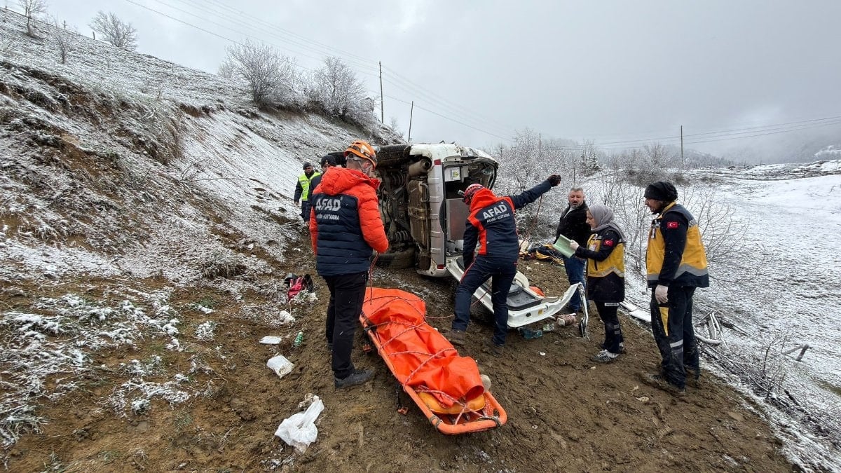 Artvin’de ambulans uçuruma yuvarlandı: 1 ölü 4 yaralı