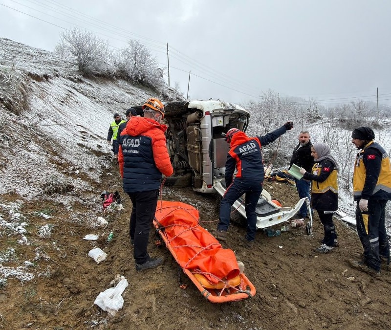 Artvin’de ambulans uçuruma yuvarlandı: 1 ölü 4 yaralı