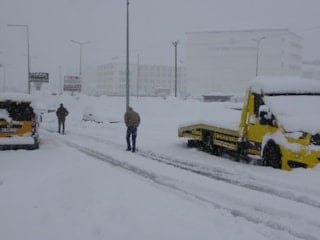 Bitlis'te köy yolları ulaşıma kapandı