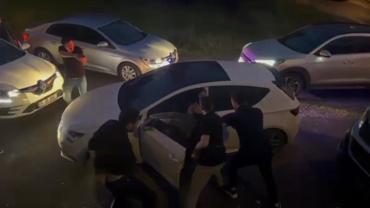 İstanbul'da silahla tehdit ettiği çiftin otomobilini gasbetti: Tutuklandı