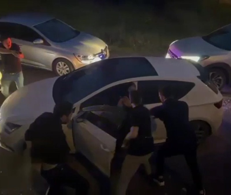 İstanbul'da silahla tehdit ettiği çiftin otomobilini gasbetti: Tutuklandı