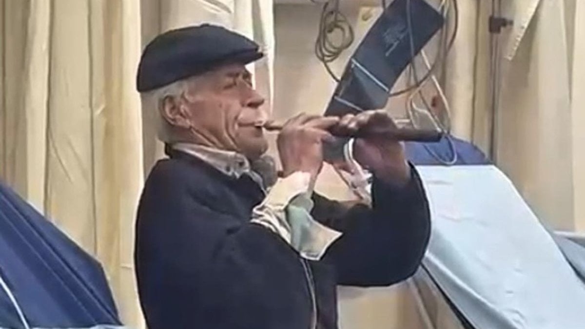 Kars'ta acil serviste zurna çaldı