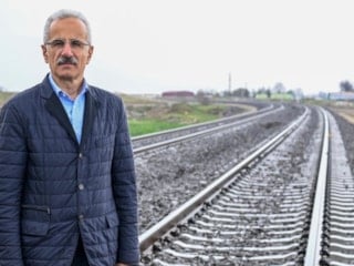 Abdulkadir Uraloğlu: Suriye sınırındaki 350 kilometrelik hat tren trafiğine açıldı