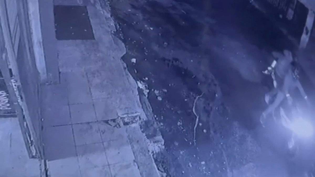 İstanbul'da sevgilisinin eşinin iş yerini kurşunlattı