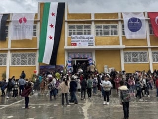 İdlib'de zarar gören okul, Türkiye'nin desteğiyle yeniden eğitime başladı