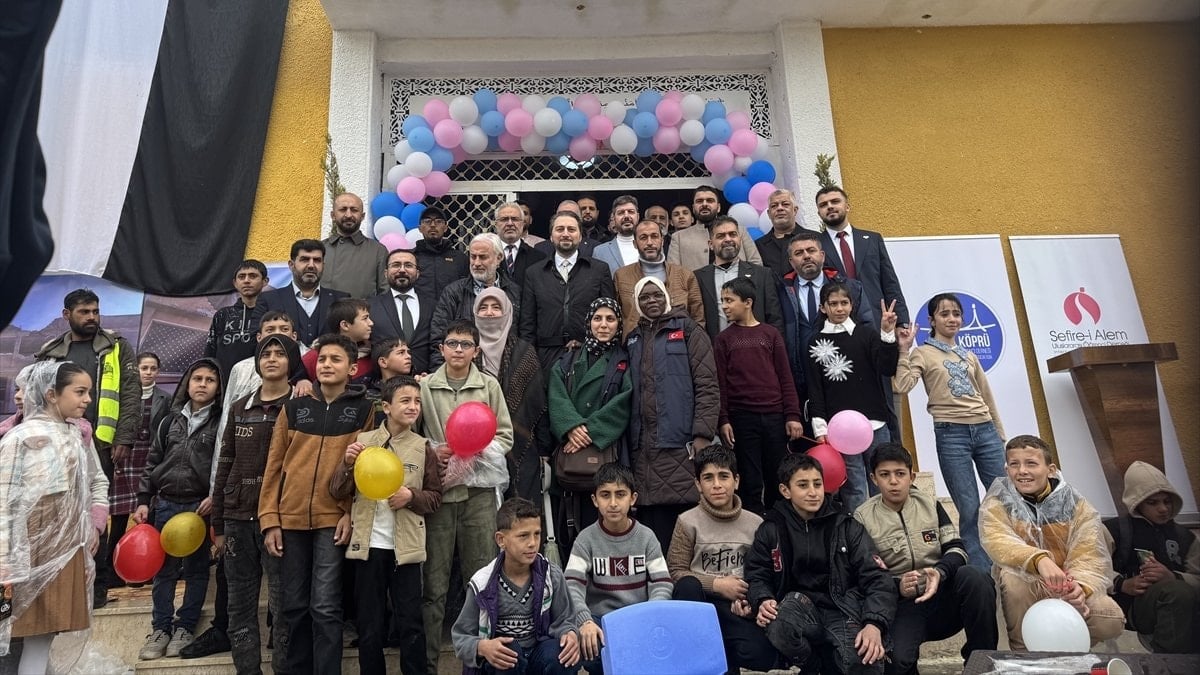 İdlib’te savaşın izleri siliniyor: Türkiye’nin desteğiyle okul yeniden eğitime açıldı