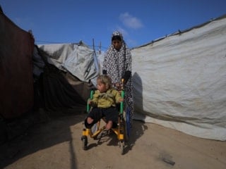 İsrail saldırısında yaralanan 4 yaşındaki Kamer, yeniden yürüyebilmenin hayalini kuruyor