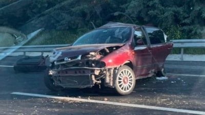 Mersin'de iki otomobil çarpıştı: 1 ölü 2 yaralı