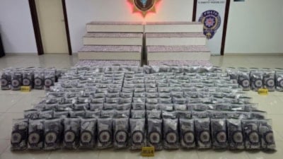 Çorum’da uyuşturucu operasyonu: Tırdan yüz binlerce hap çıktı