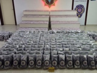 Çorum’da uyuşturucu operasyonu: Tırdan yüz binlerce hap çıktı