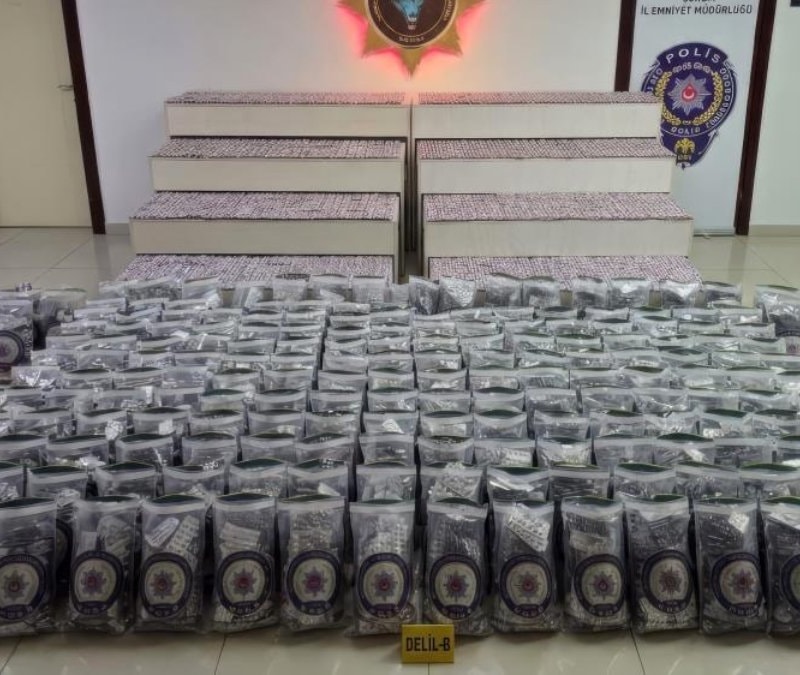 Çorum’da uyuşturucu operasyonu: Tırdan yüz binlerce hap çıktı