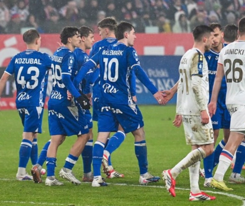 Polonya futbolu ligin bitimine 6 hafta kala kördüğüm