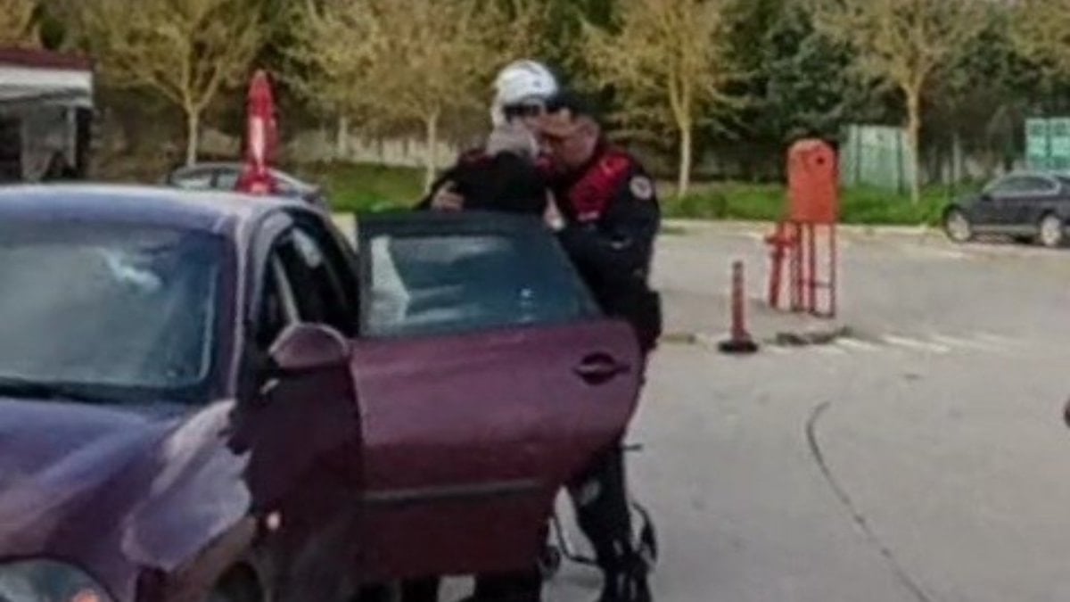 Kocaeli’de jandarma hayat kurtardı: Fenalaşan sürücüyü hastaneye yetiştirdi